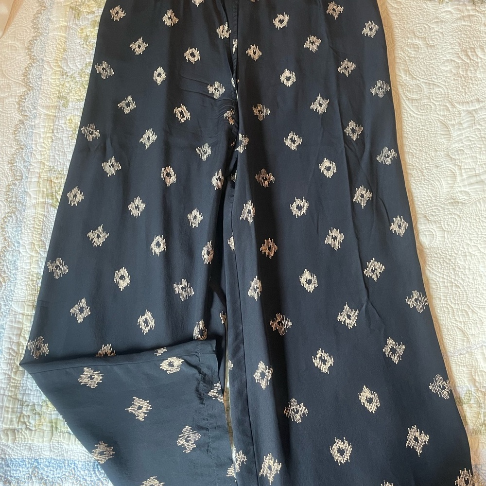 Silk Saks 5th ave Patterned Black Pants